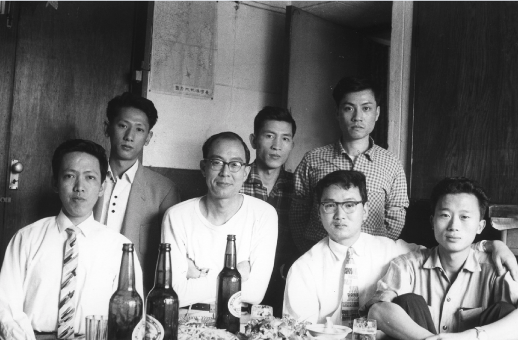 《台灣青年》聚會 前排左起：黃永純、王育德、蔡炎坤、廖春榮；後排左起：傅金泉、黃昭堂、蔡光顯。