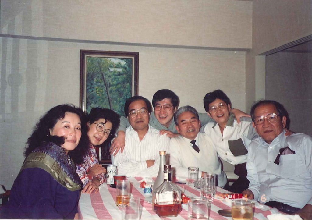（左起）宗像瑞江（宗像隆幸夫人）、謝蓮治（黃昭堂夫人）、羅福全、宗像隆幸、小林正成、何康美、黃昭堂